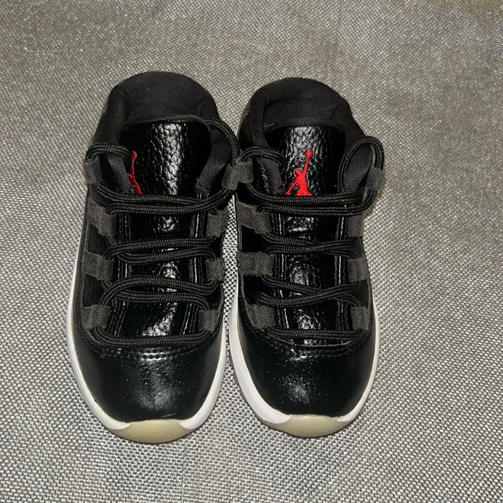 Jordan 11 Retro Low 72-10 size 9c